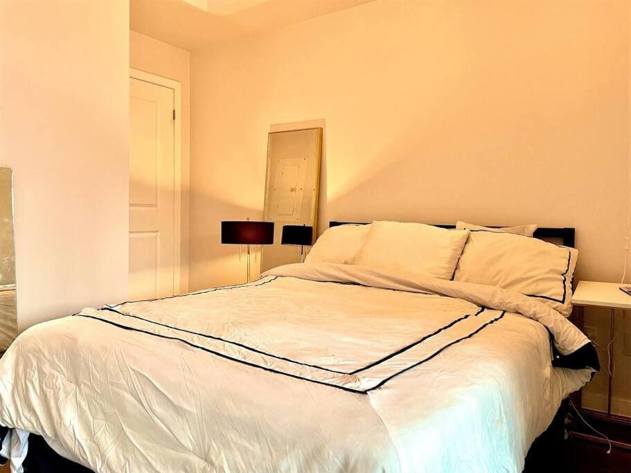 טורונטו Gorgeous Downtown Condo מראה חיצוני תמונה