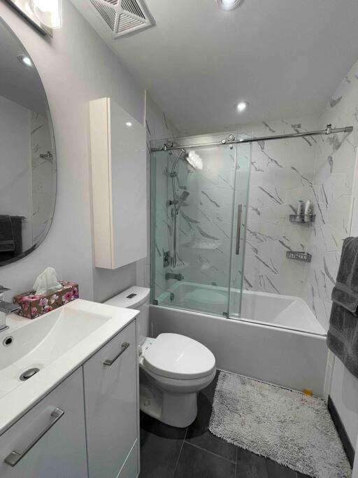 טורונטו Gorgeous Downtown Condo מראה חיצוני תמונה